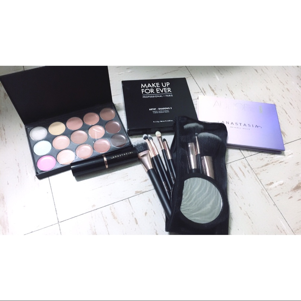 Makeup Bundle ❄️ - Picture 2 of 5